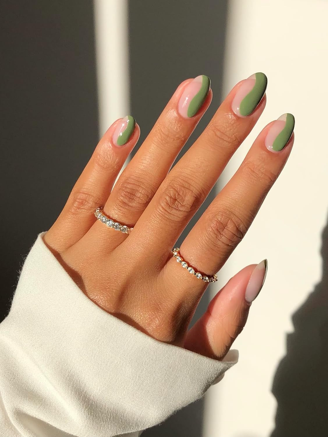 "In a Rush Fast Dry Top Coat Nail Polish with High Glossy Shine. This Clear Nail Polish Features a UV Inhibitor to Resist Yellowing and Comes in a 0.45 Fl Oz Bottle