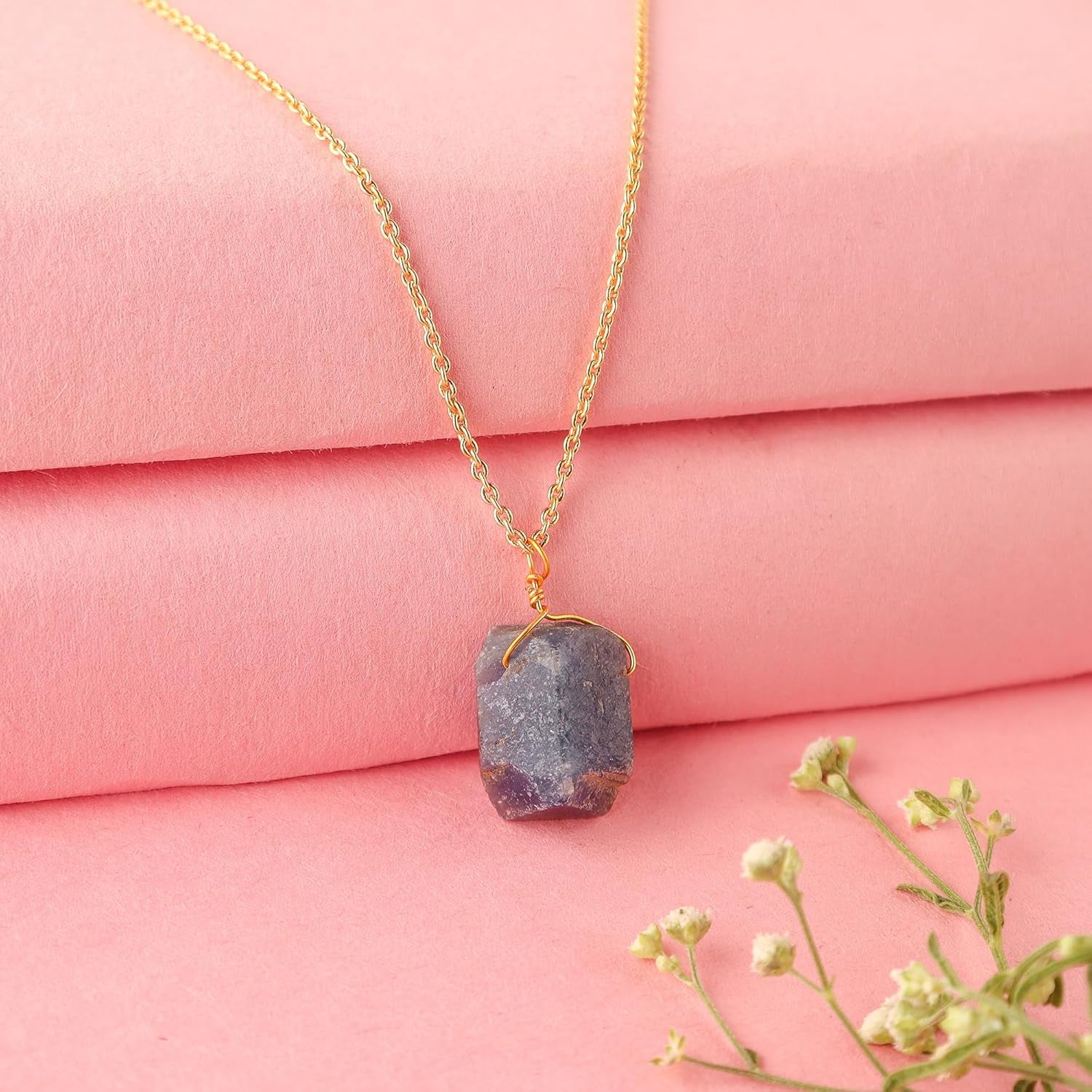 Raw Crystal Necklace, Blue Sapphire Rough Stone Necklace, Dainty Stone Pendant, Healing Crystals Healing Stone Pendant for Beauty, Love and Positive, Jewelry Gift