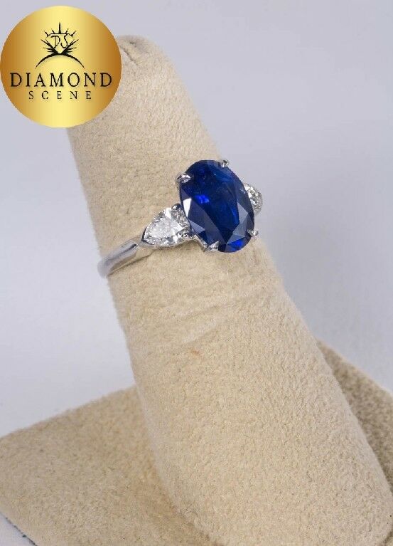 Classic Sapphire Diamond Ring set in Platinum