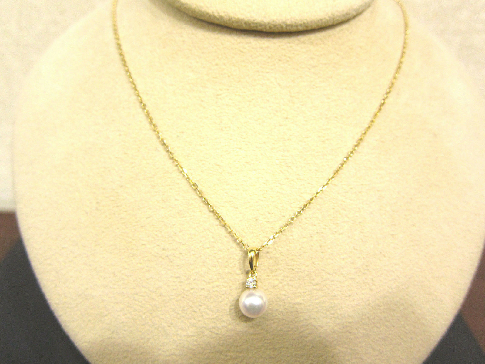 MIKIMOTO PEARL PENDANT 7.10 MM WITH ROUND DIAMOND CHAIN