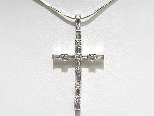 1.03 CT DIAMOND ROUND SHAPE BAGUETTE SHAPE DIAMOND CROSS PENDANT G VS1 18 K GOLD