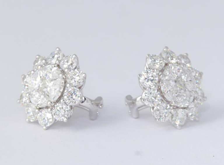Unique Diamond Illusion 6.13 ct Stud Earrings with Halo Design
