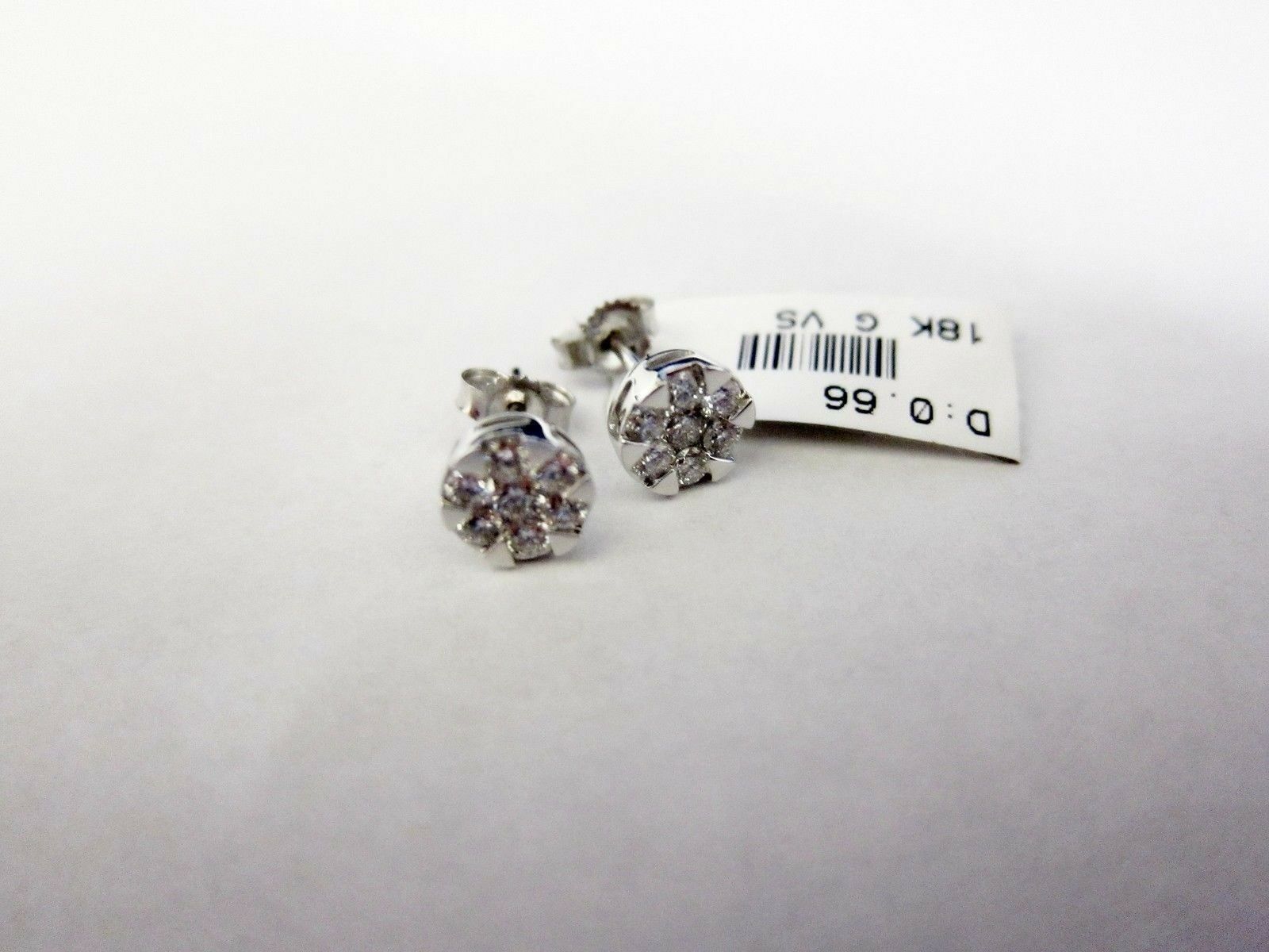 DIAMOND STUD EARRING WITH 14 TOTAL DIAMOND PRONG