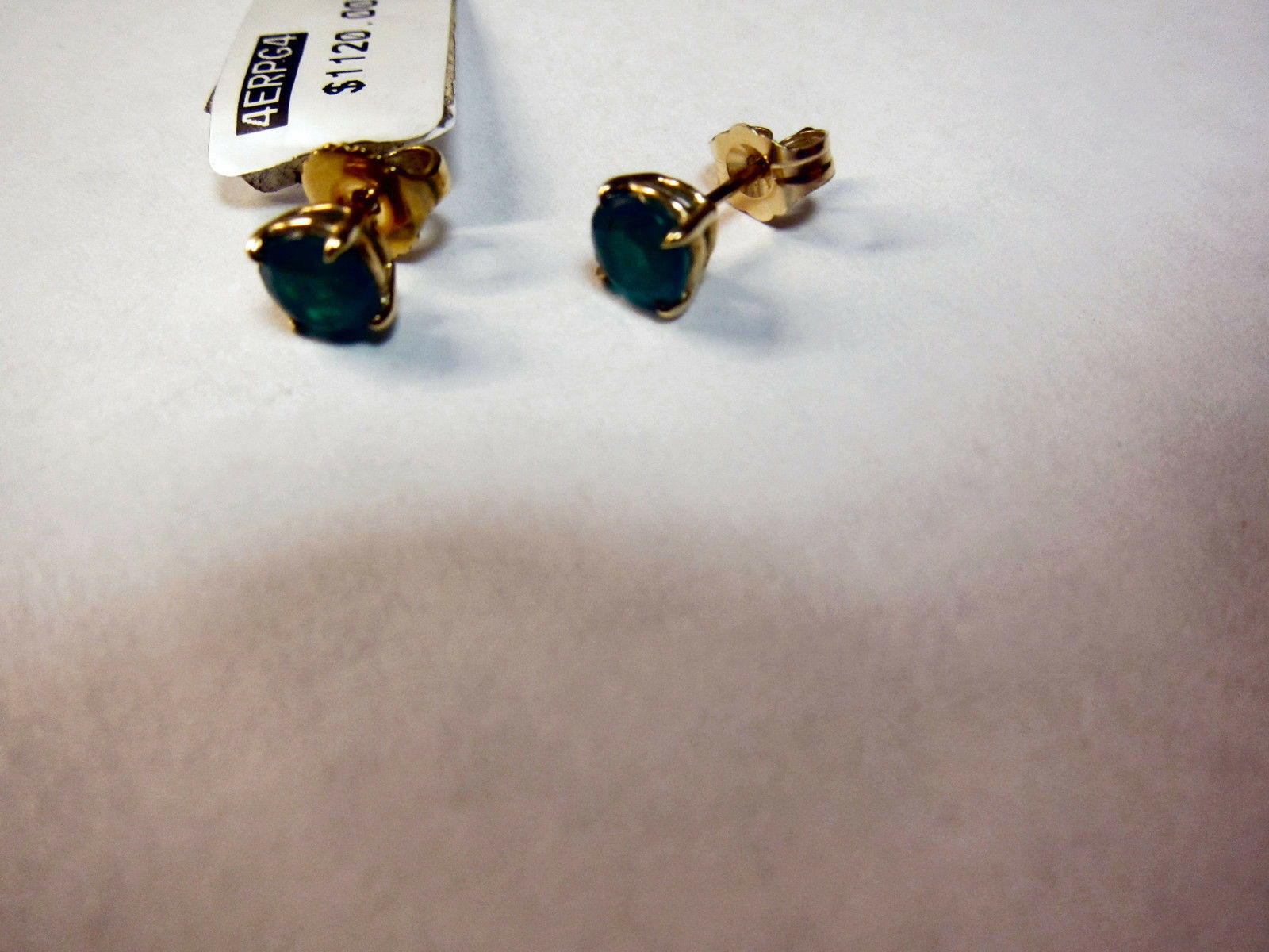 EMERALD ROUND SHAPE GREEN STUD EARRING