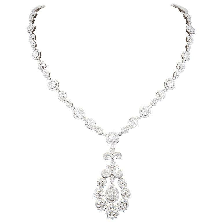 Diamond necklace featuring 15.01 carats of F/G diamonds set in 18k white gold