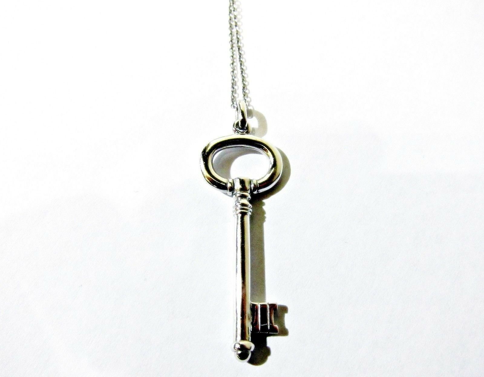 KEY PENDANT WHITE GOLD INCLUDED CHAIN
