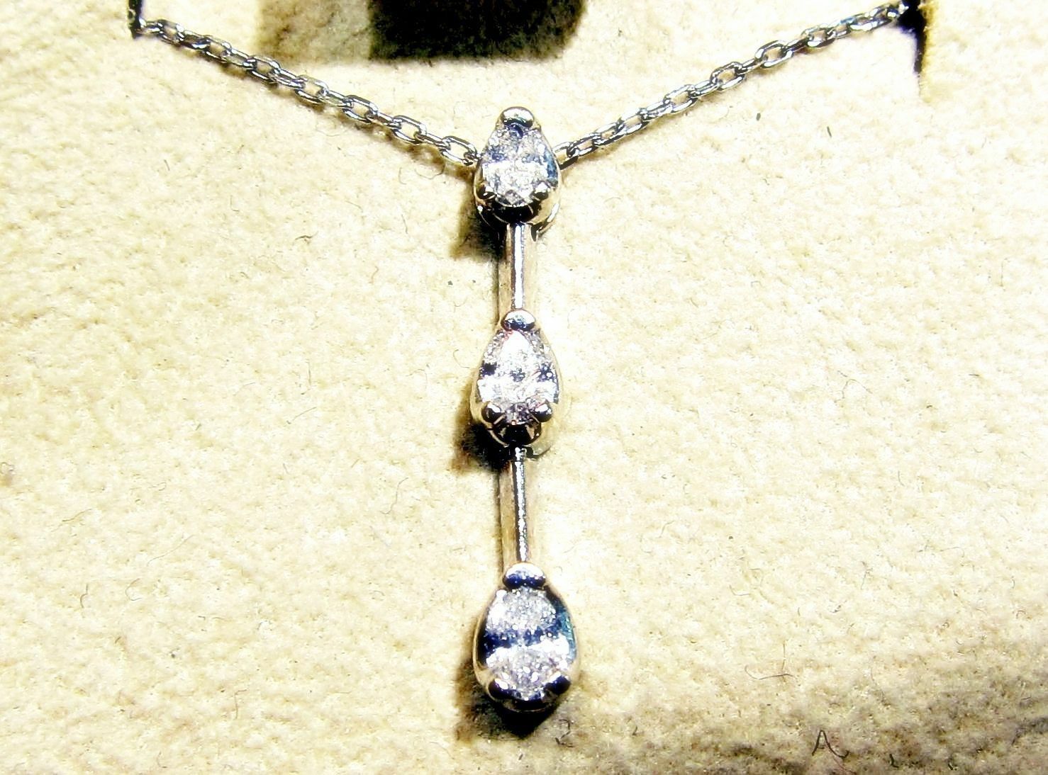 DIAMOND PEAR SHAPE THREE STONE PENDANT INCLUDED CHAIN
