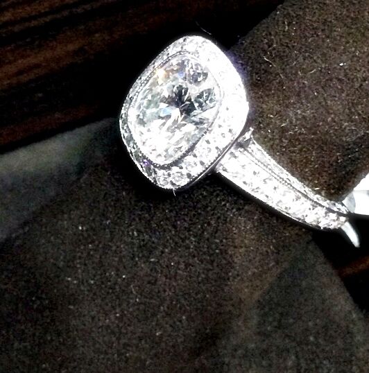 GIA CERTIFIED G COLOR VS1 CLARITY GRADE CUSHION SHAPE HALO ROUND ENGAGEMENT RING
