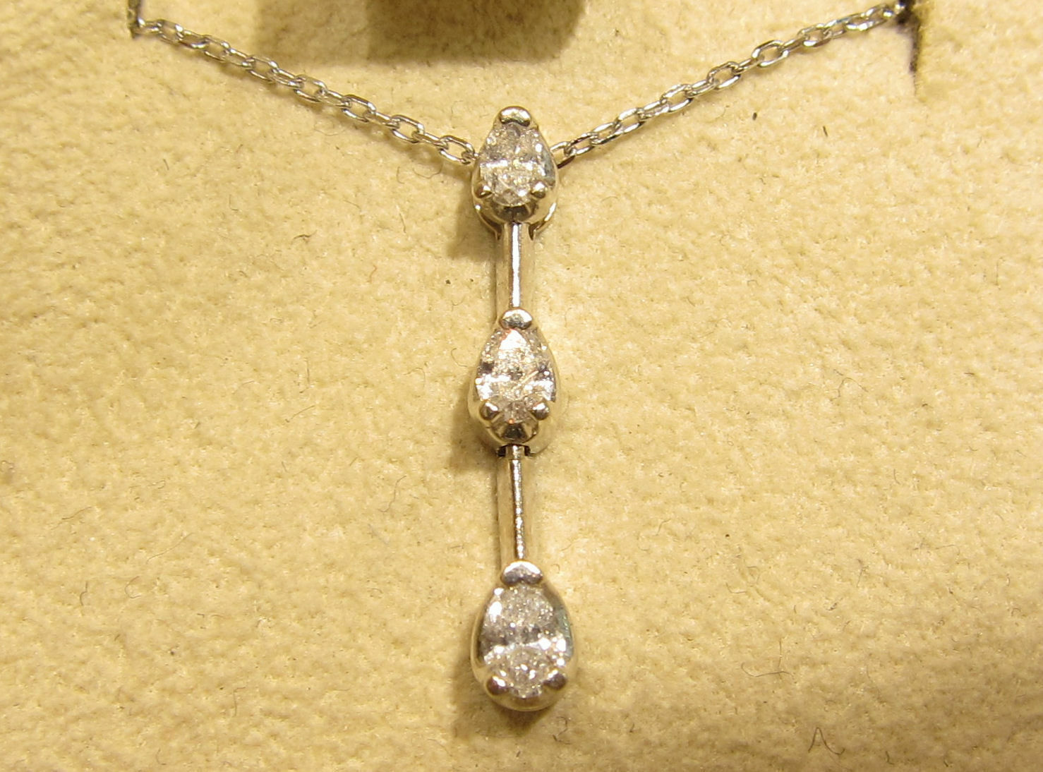 DIAMOND PEAR SHAPE THREE STONE PENDANT INCLUDED CHAIN