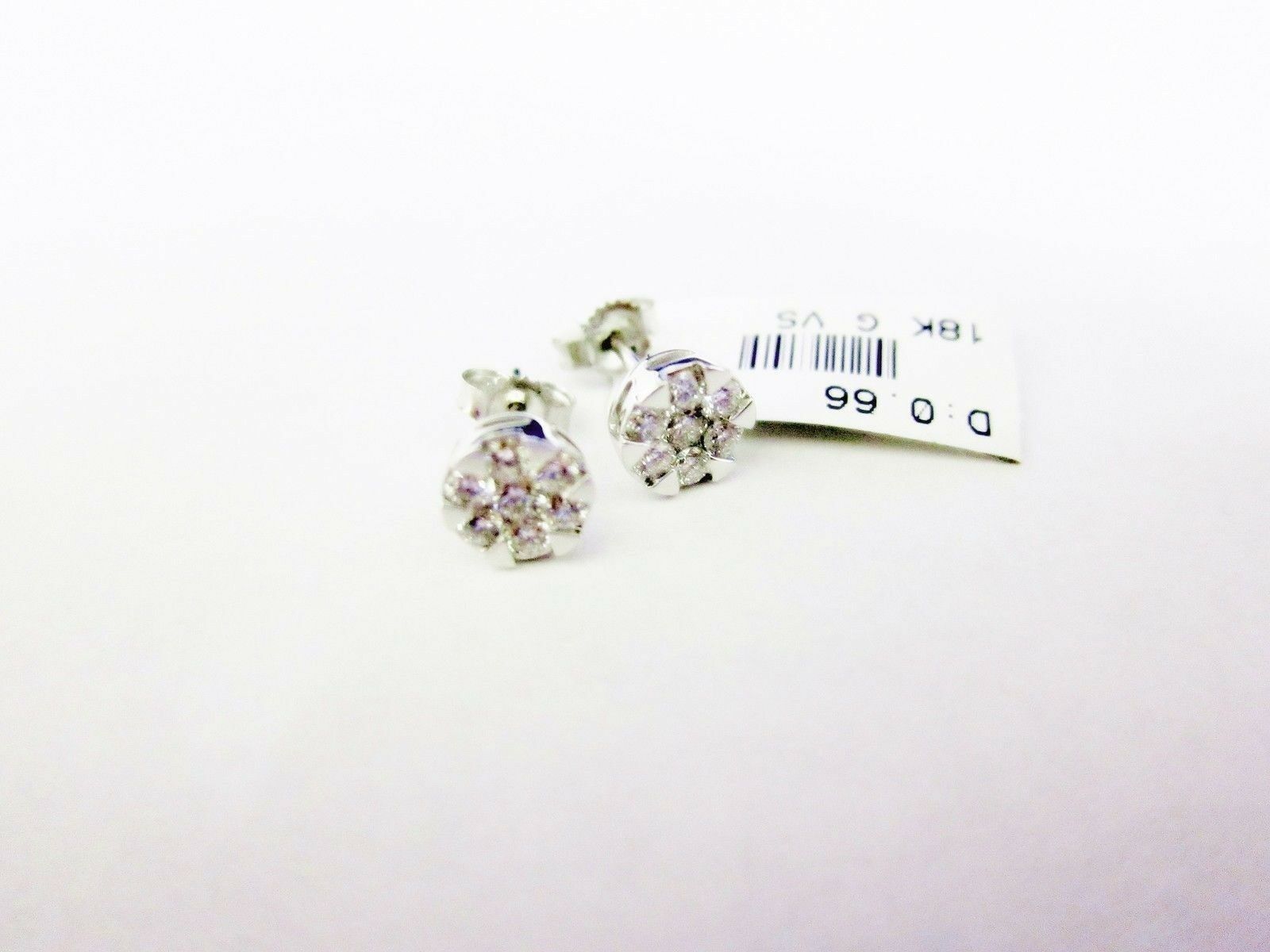 DIAMOND STUD EARRING WITH 14 TOTAL DIAMOND PRONG