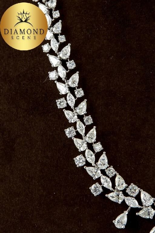 Elegant Diamond Necklace 28.05 carats of F/G color VS clarity diamond 18 k gold