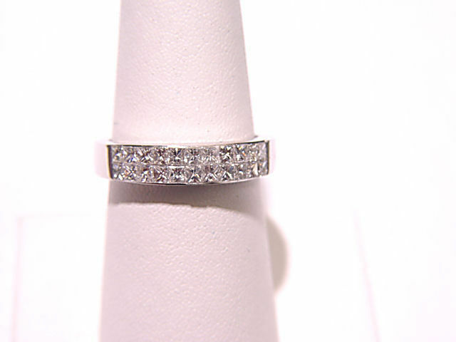 22 STONE PRINCESS CUT DIAMOND TOP SET INVISIBLE SET DIAMOND BAND DIAMOND RING
