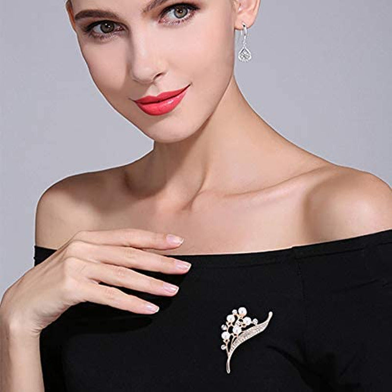 Hosaire Women'S Flower Brooch Pin Pearl Diamond Breastpin for Wedding/Banquet/Bo