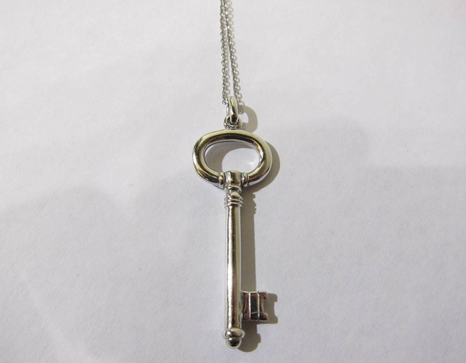 KEY PENDANT WHITE GOLD INCLUDED CHAIN