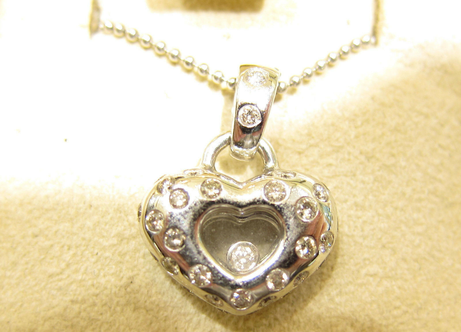 DIAMOND FLOATING ROUND BRILLIANT HEART SHAPE PENDANT