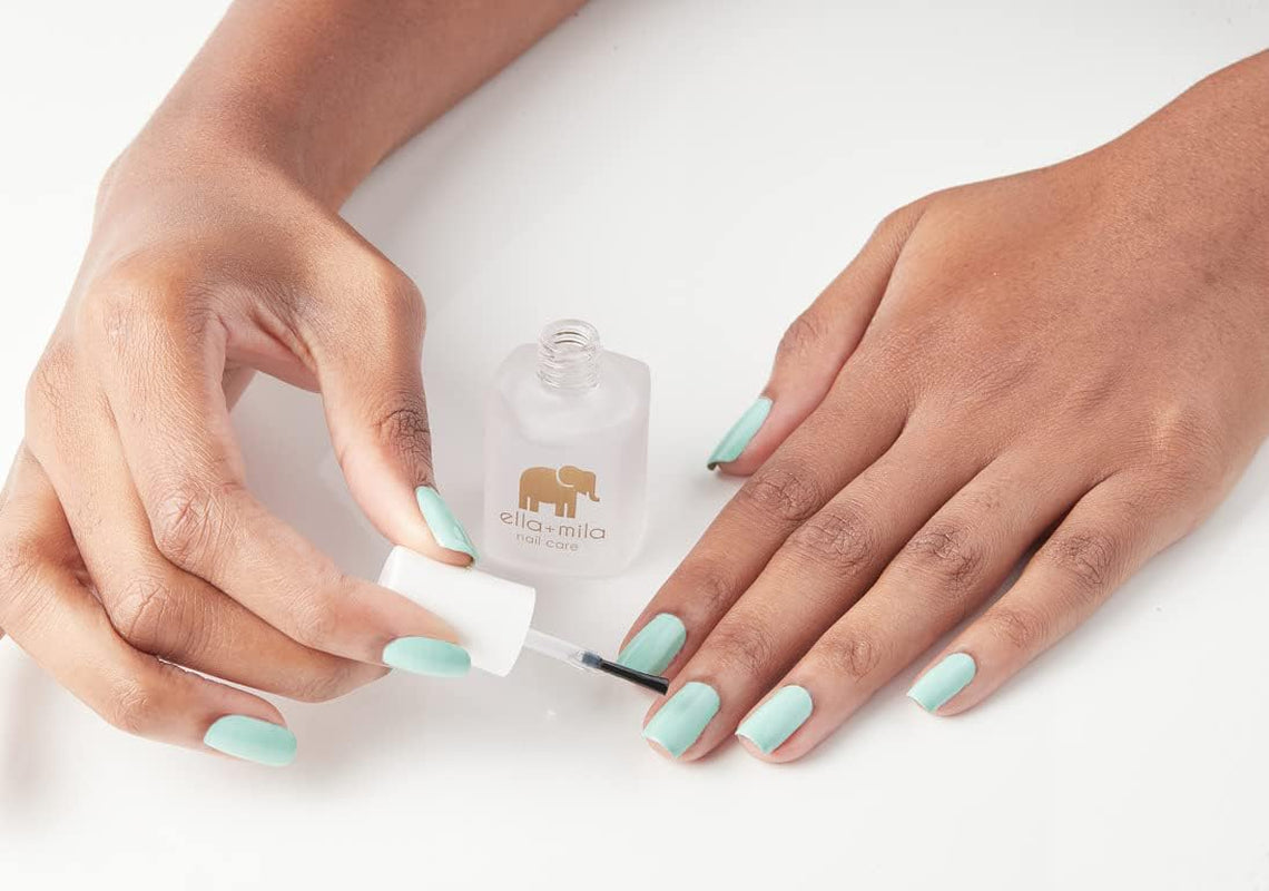 "In a Rush Fast Dry Top Coat Nail Polish with High Glossy Shine. This Clear Nail Polish Features a UV Inhibitor to Resist Yellowing and Comes in a 0.45 Fl Oz Bottle