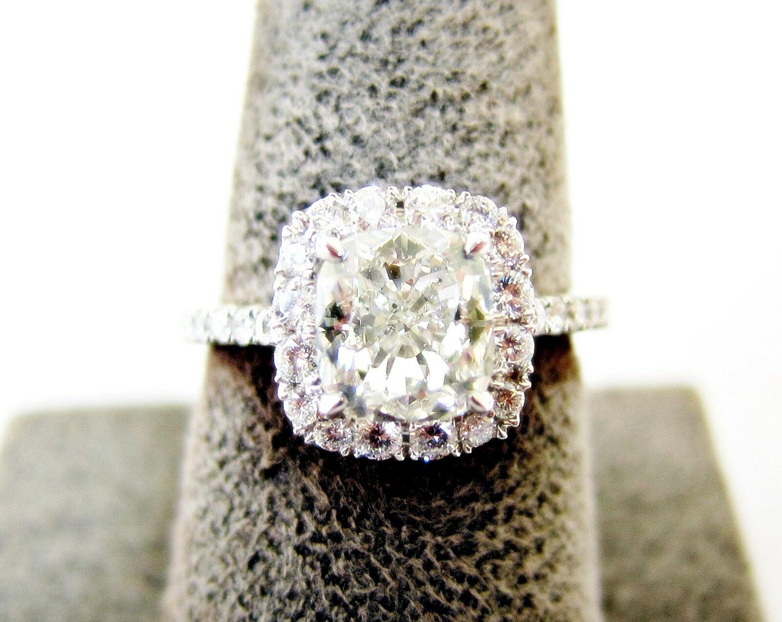 GIA CERTIFIED H COLOR SI1 CLARITY GRADE CUSHION SHAPE DIAMOND ENGAGEMENT RING