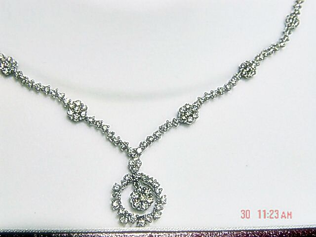 DIAMOND ROUND BRILLIANT SHAPE NECKLACE