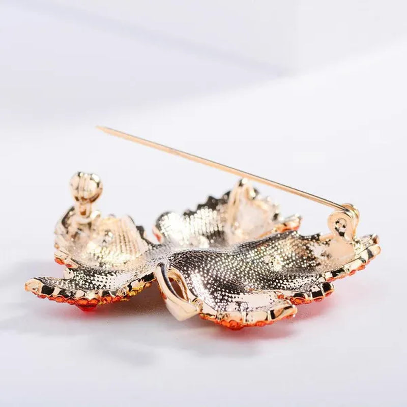 New Fashion Jewelry Full Diamond Maple Leaf Brooch Creative Elegant Windbreaker Pin Suit Coat Sweater Accessories